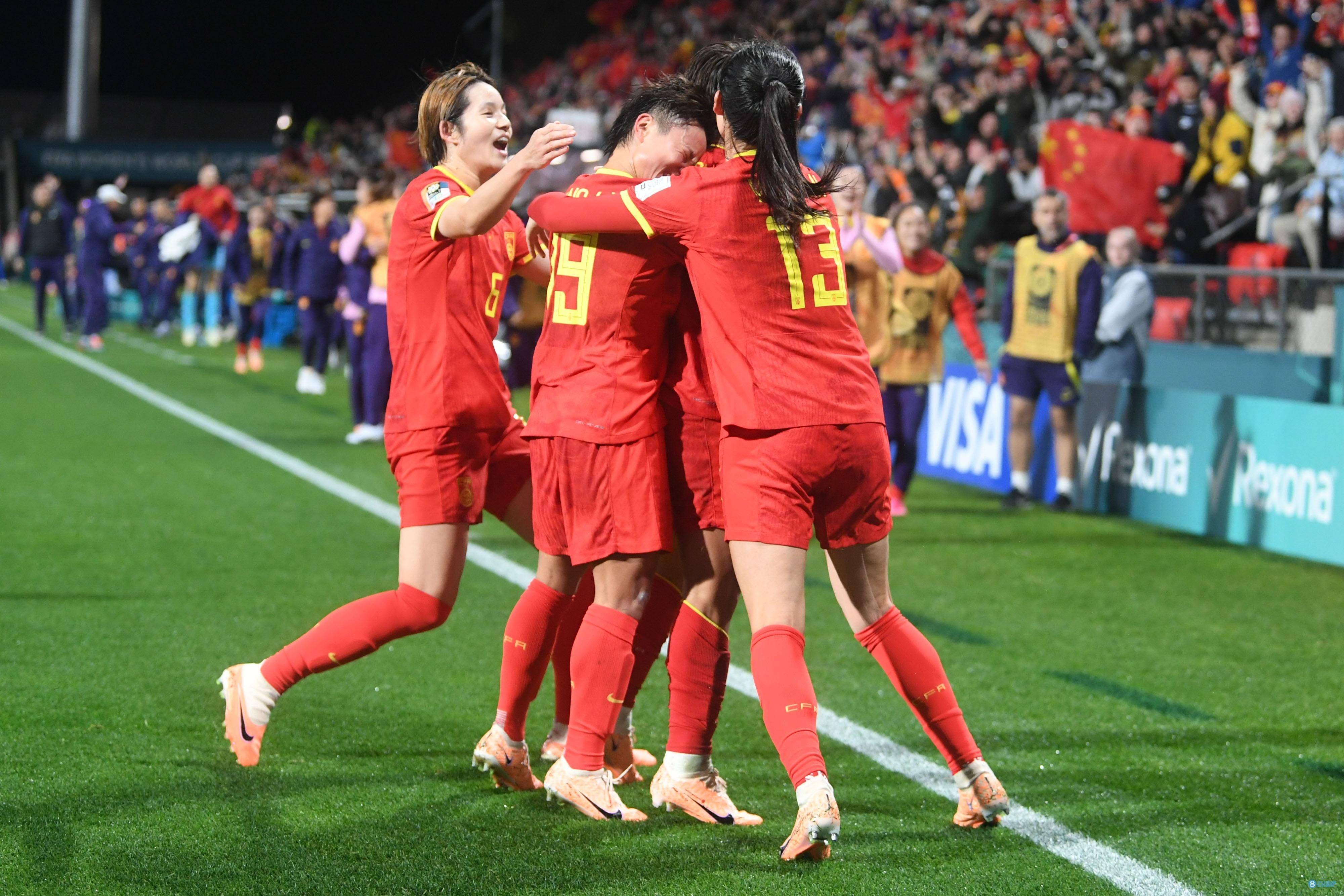 全球足球比赛中中国女队发挥出色