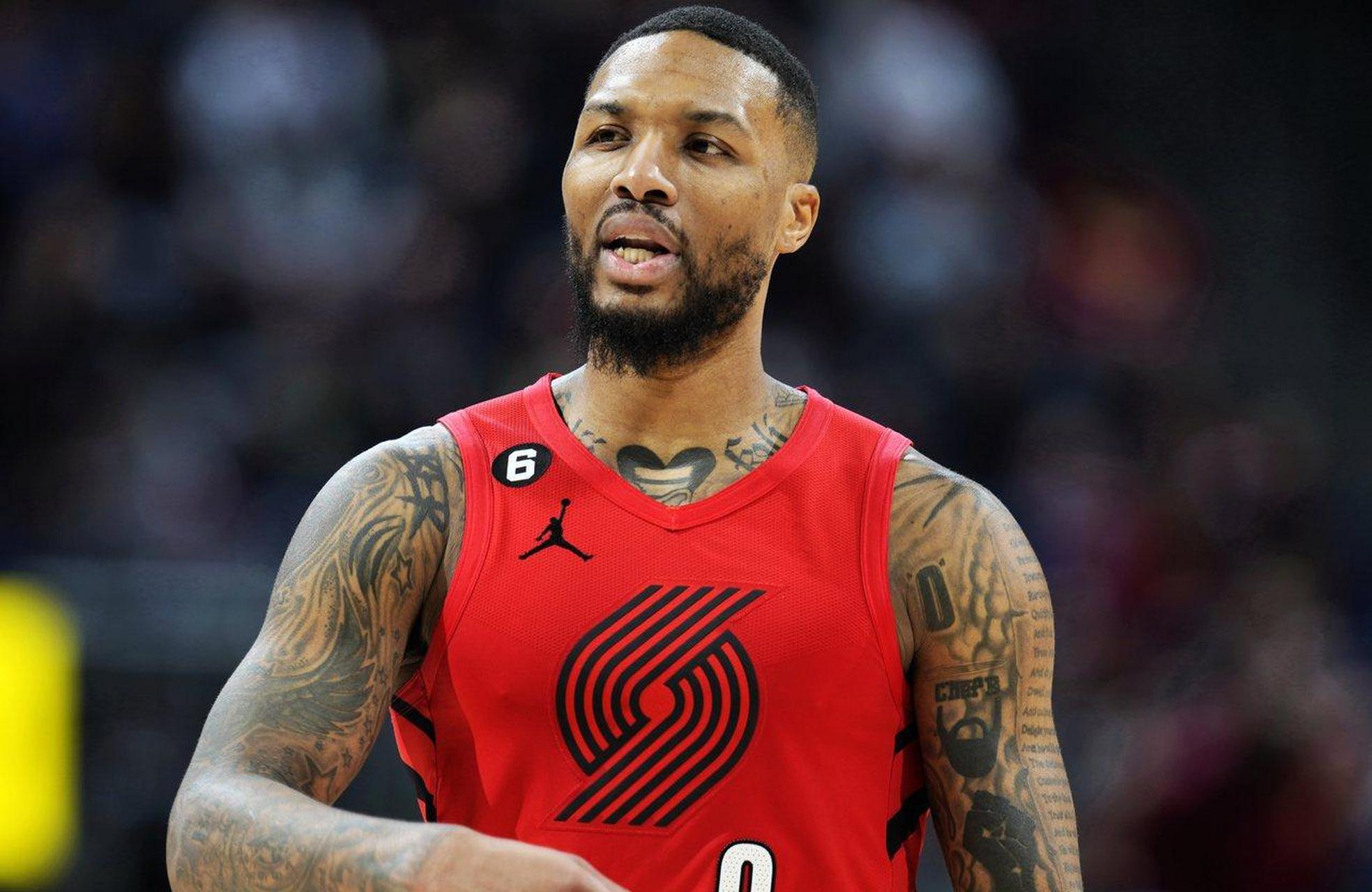 开拓者队控卫利拉德在比赛中展现超强得分能力 开拓者队控卫利拉德在比赛中展现超强得分能力