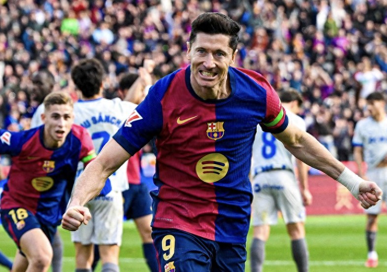 瓦伦西亚主场大胜,全取三分 瓦伦西亚主场大胜,全取三分