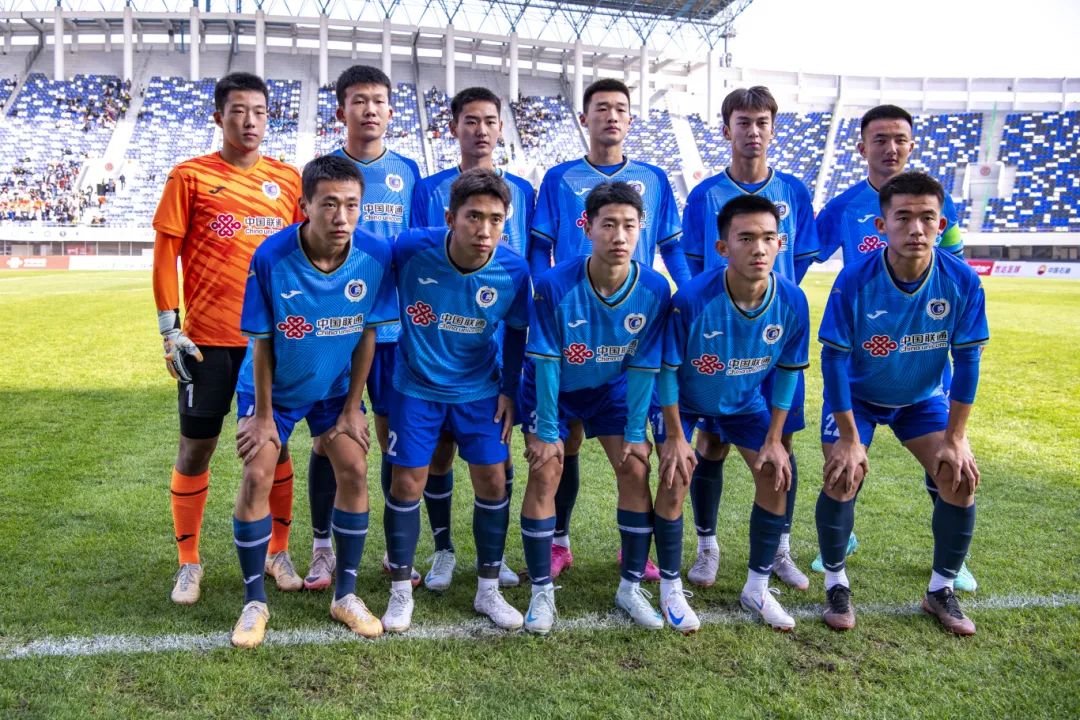 -热门球队再次迎战，赛场气氛热烈亢奋的简单介绍