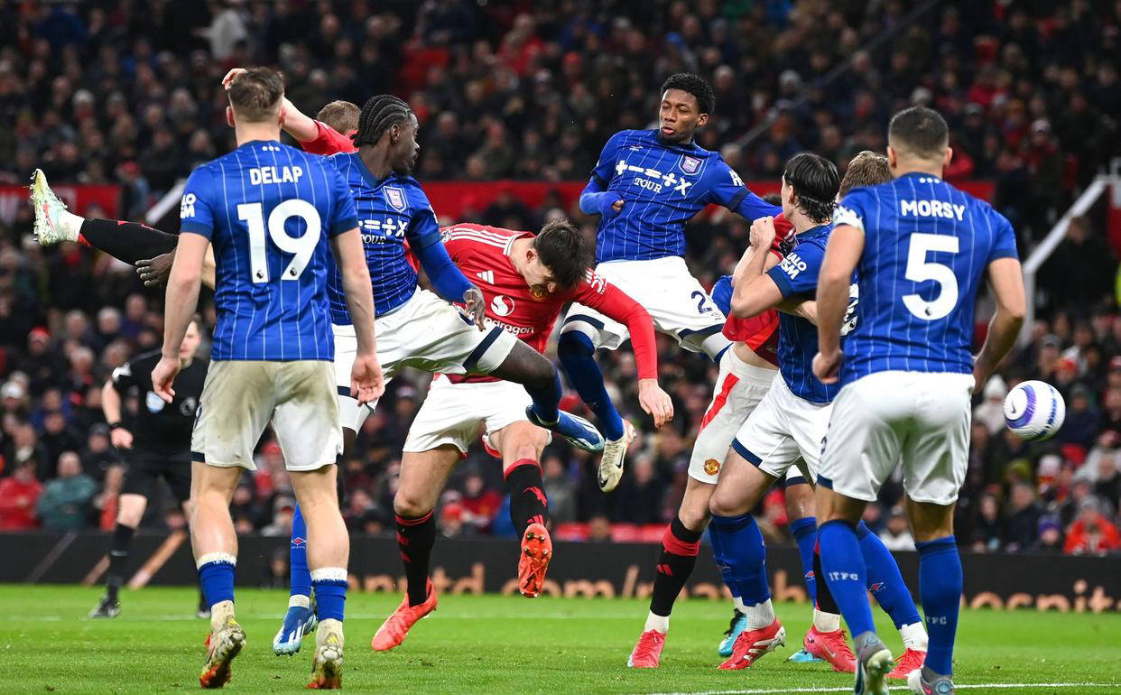 曼联中场传射绝杀，带领球队逆转胜利的简单介绍