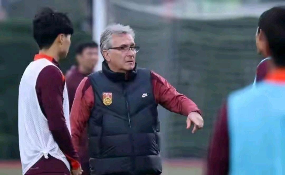 国家队在热身赛中实现胜利，信心倍增的简单介绍