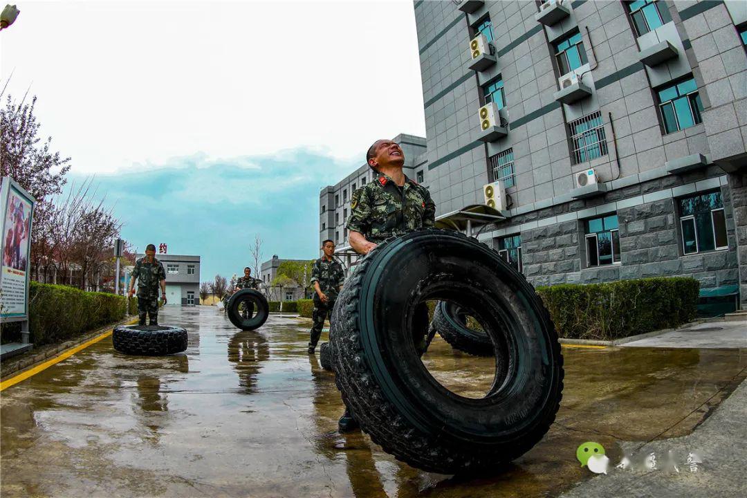 包含西部战队争夺激烈，各方势力燃烧战火的词条