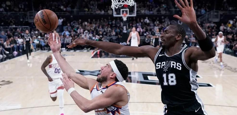 马刺老将展现神勇状态,率队获胜 马刺老将展现神勇状态,率队获胜