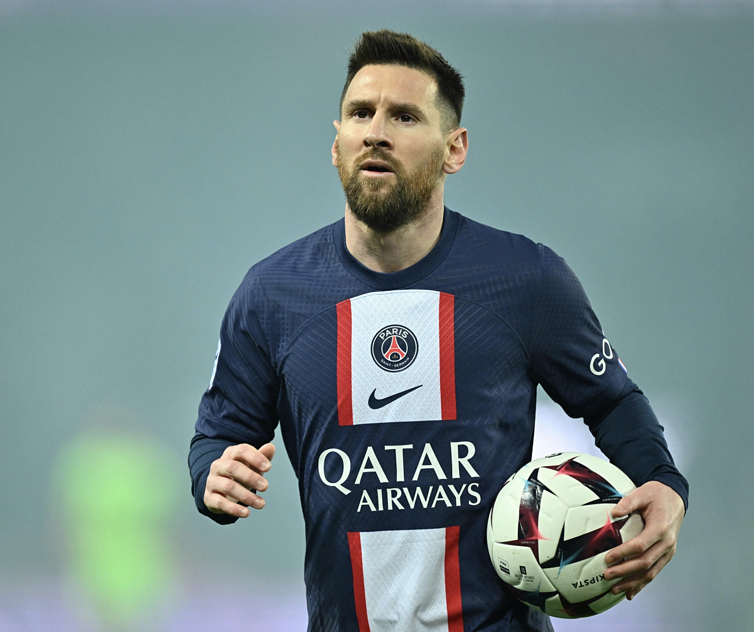 梅西转会巴黎圣日耳曼，签约两年合同的简单介绍