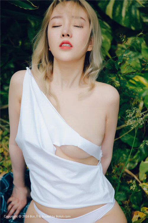 开云体育登录-夜幕下的证明，当引擎轰鸣遇见球场灯光