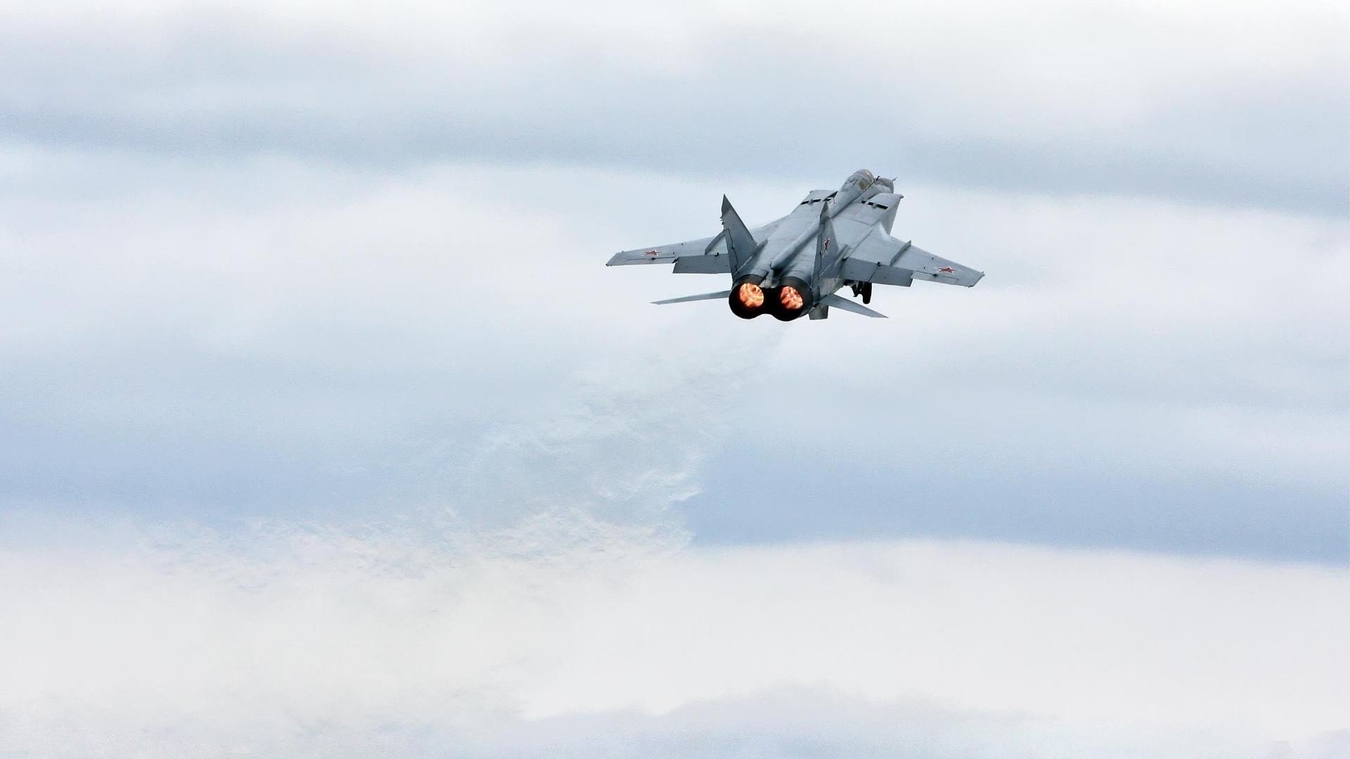 开云体育下载-钢铁防线奏响冰火赞歌，德罗赞关键先生本色助马刺封锁活塞