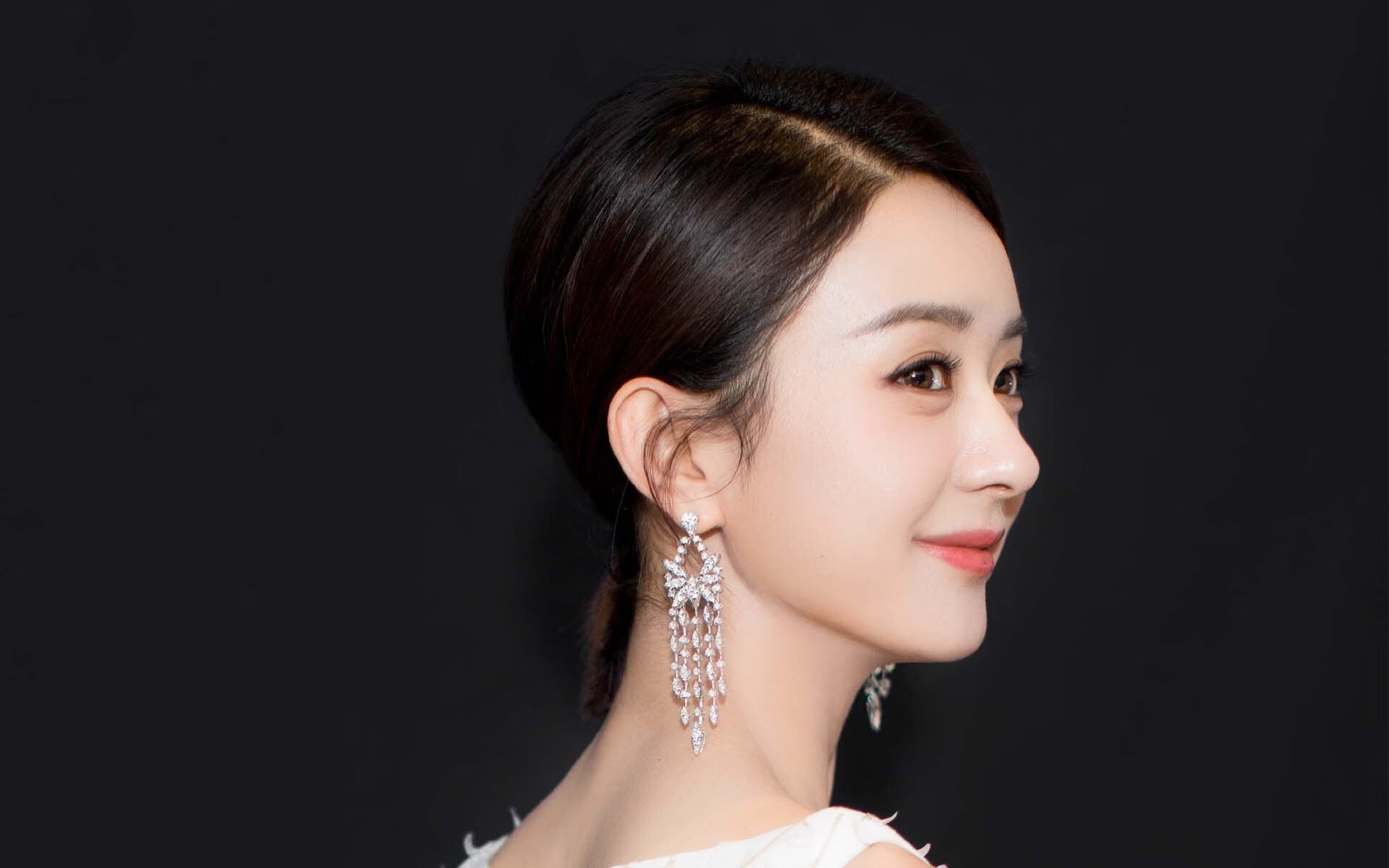 开云体育入口-恩比德诠释现代中锋教科书，爵士集体逆袭揭示爆冷真谛